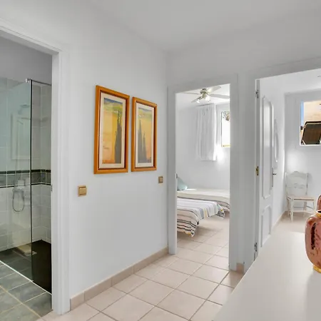 Βίλα Amazing By The With Private Pool